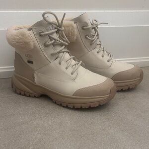 UGG Women's Winter Lace-Up Boots in Cream and Tan